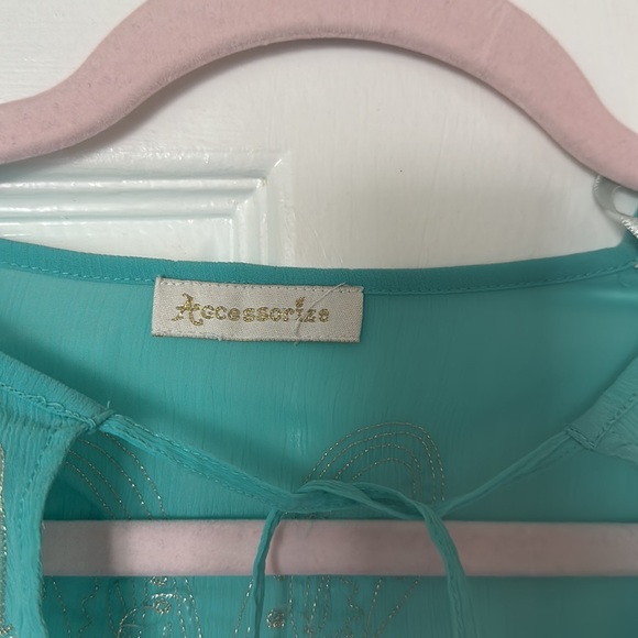 Accessorize Top - Picture 4 of 5